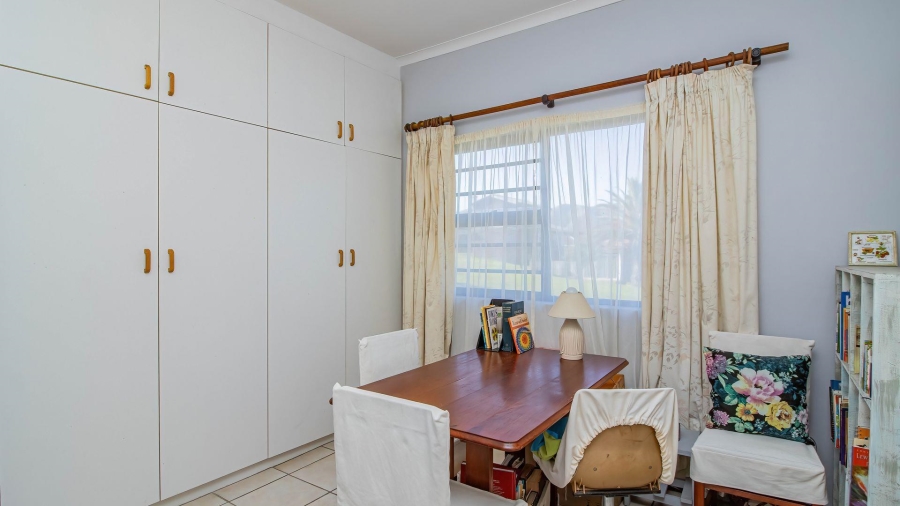 4 Bedroom Property for Sale in De Kelders Western Cape